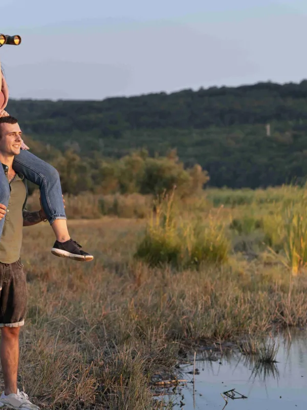 young-couple-travelling-together_